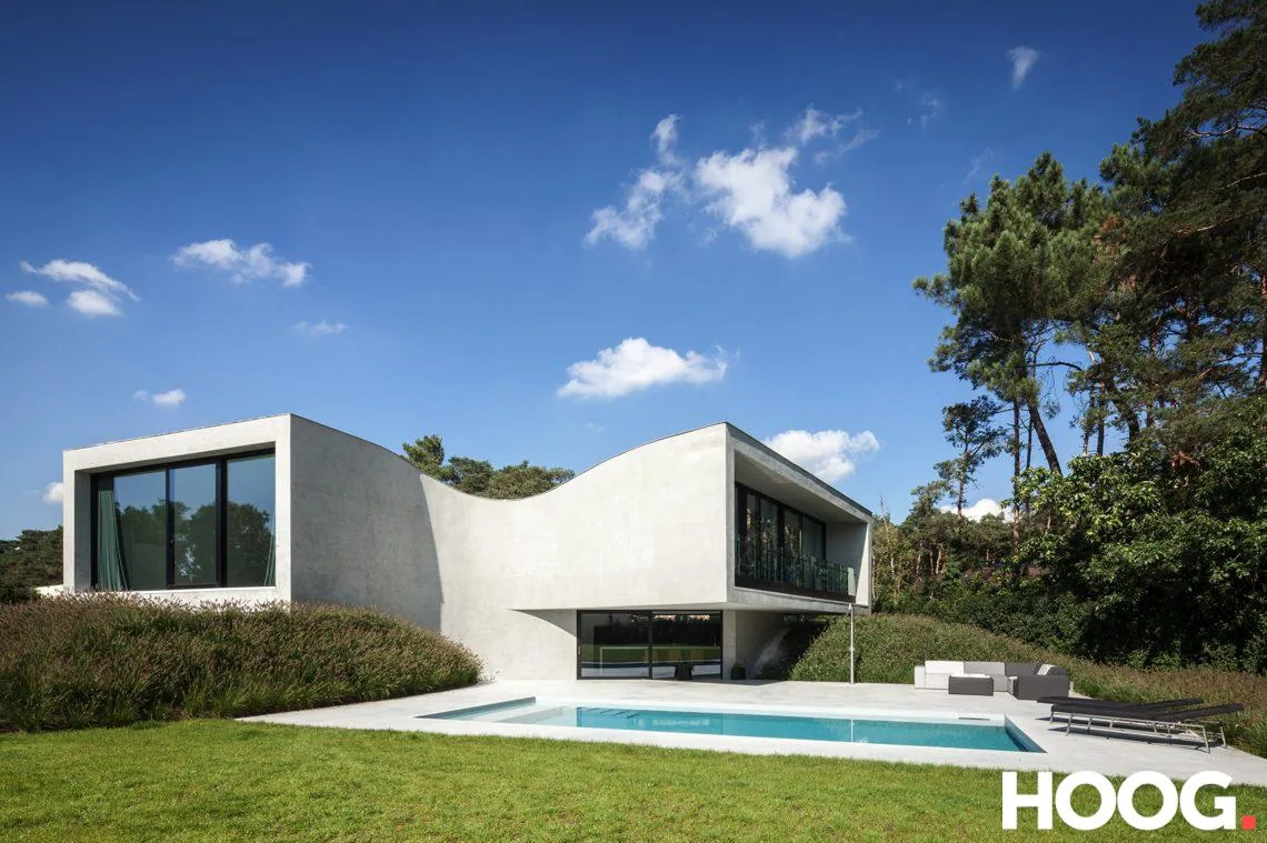 Curved Concrete Villa Design for California Custom Homes