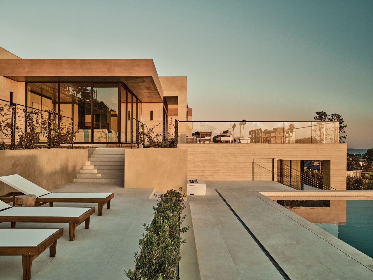 New Luxury Homes in Los Angeles: What 2026's Spec Market Signals for Custom Buyers