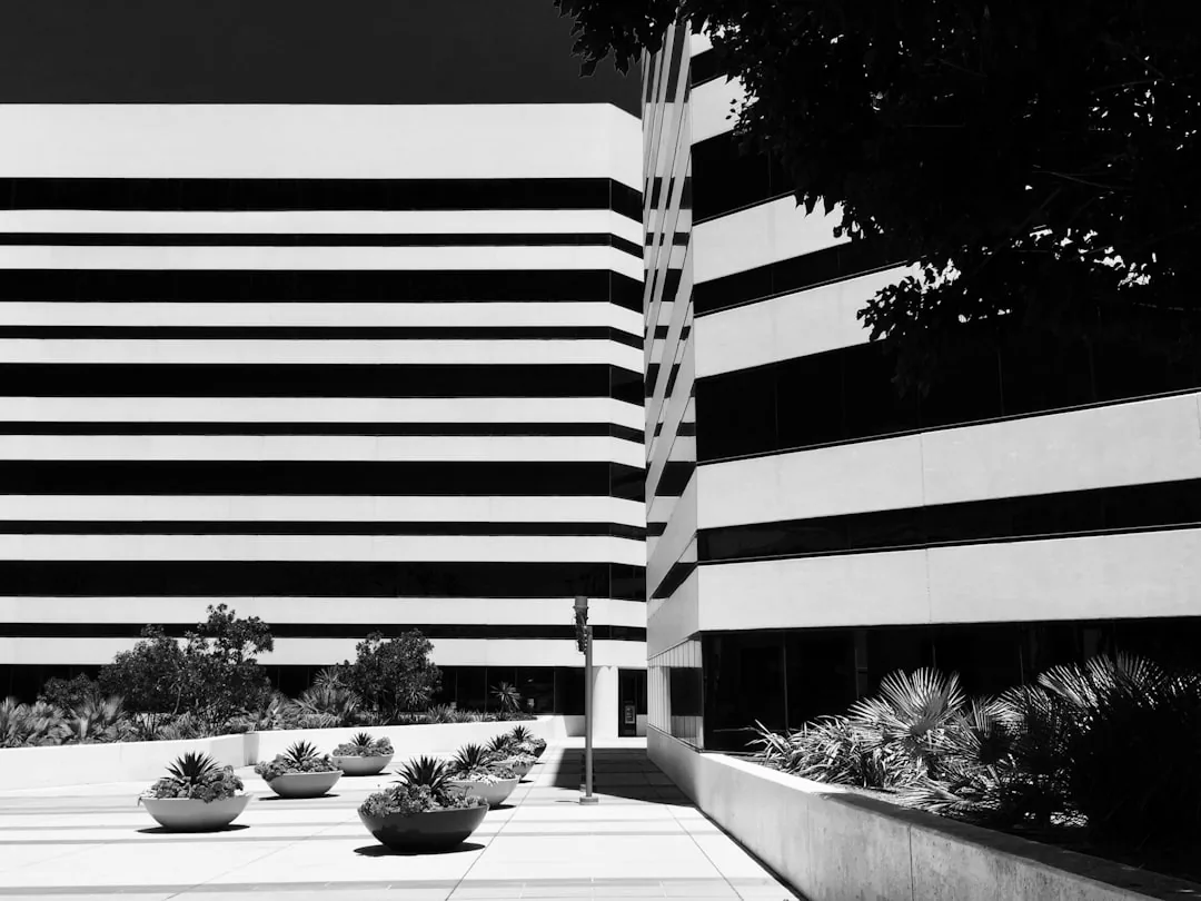 Passive Cooling in Los Angeles: Lessons From Thermal Mass